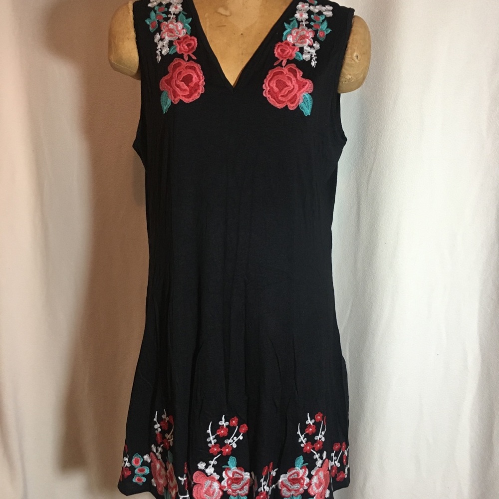 New Monoreno Floral Embroidered Tunic Dress